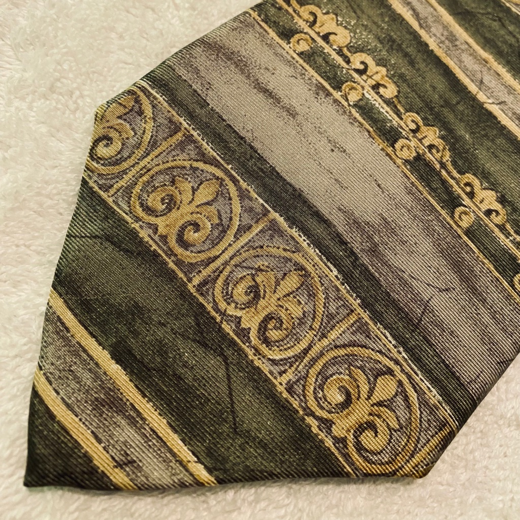 Brand New Stylish Tie By Bill Blass